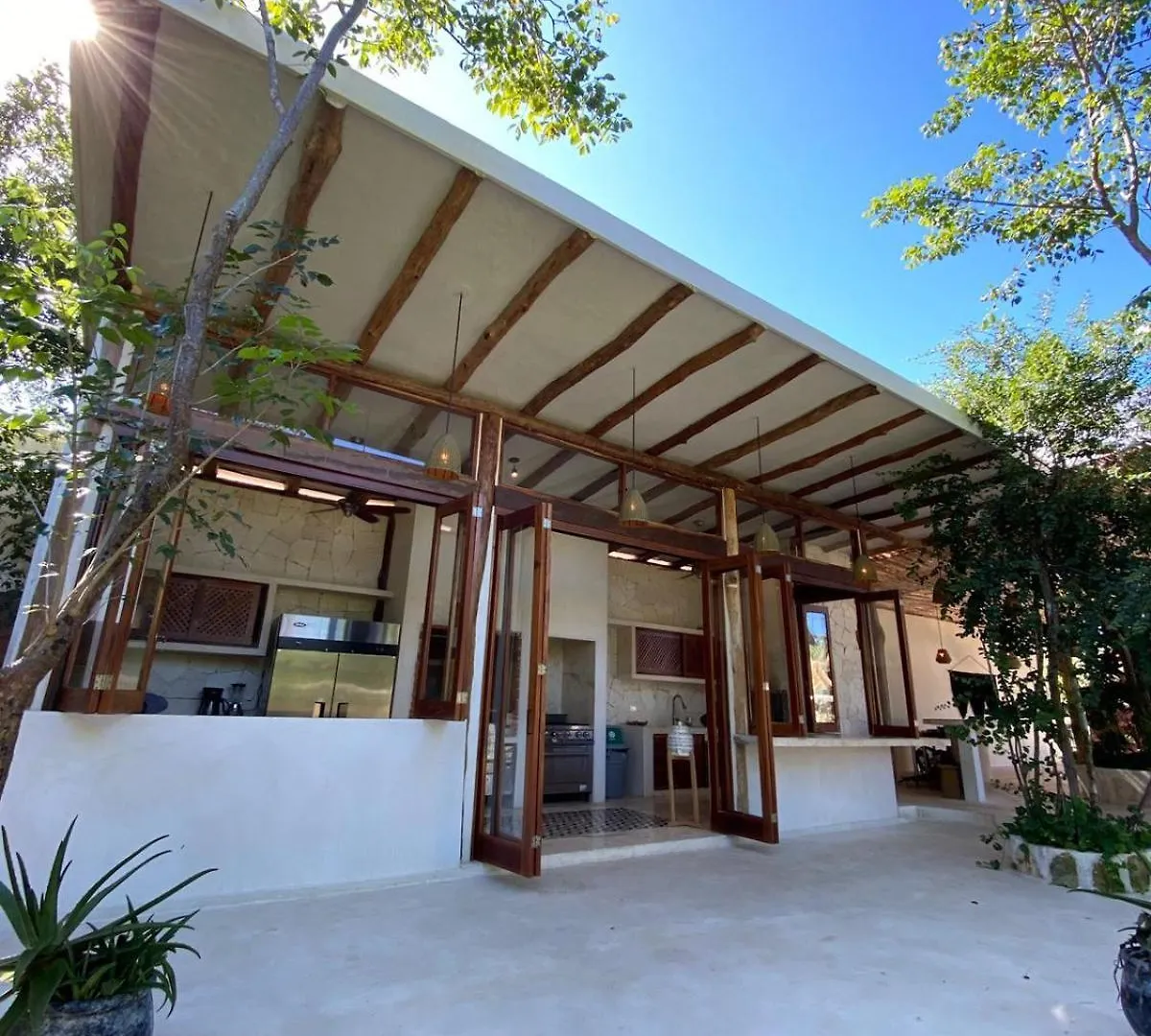 Kasa Uh May-Tulum Francisco Uh May 0*,  Μεξικό